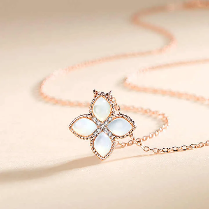 مجموعة مجوهرات فاخرة من الذهب الورديLuxury Rose Gold Jewelry Set