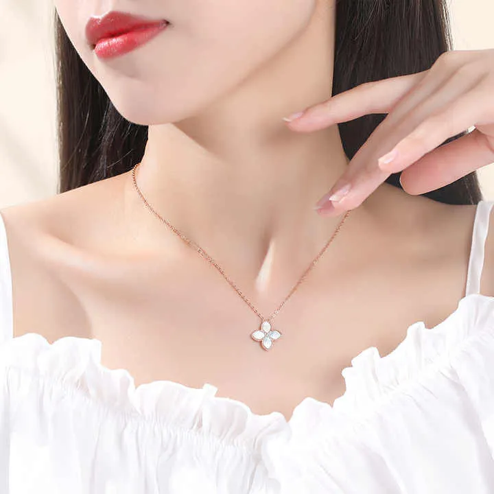 مجموعة مجوهرات فاخرة من الذهب الورديLuxury Rose Gold Jewelry Set