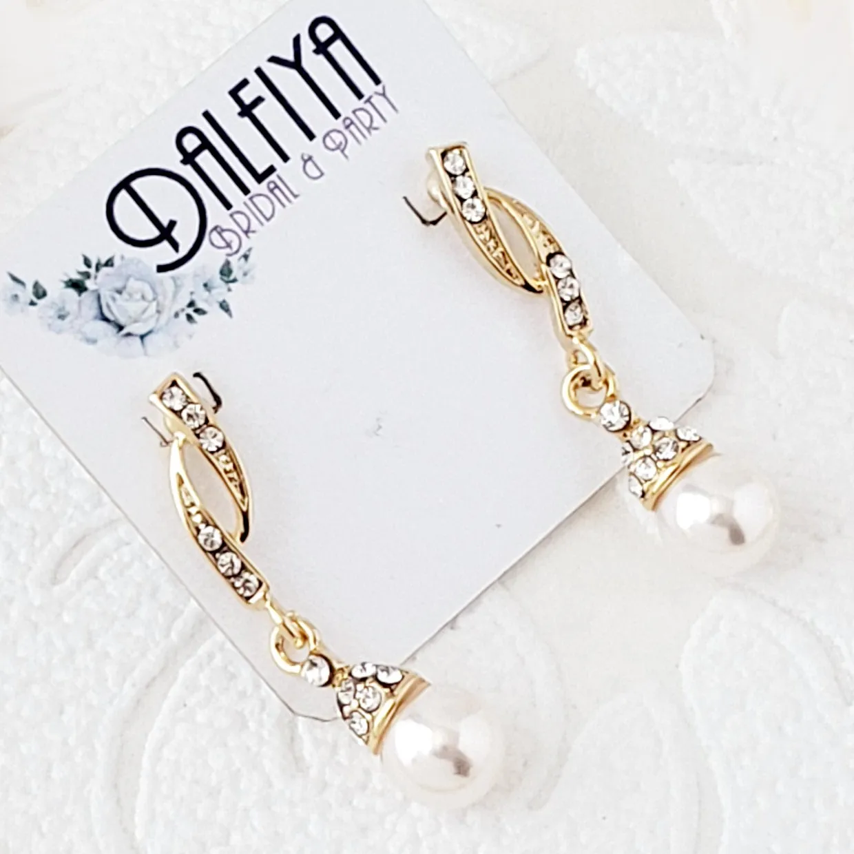 Classic Bridal Necklace and Drop Earrings Set